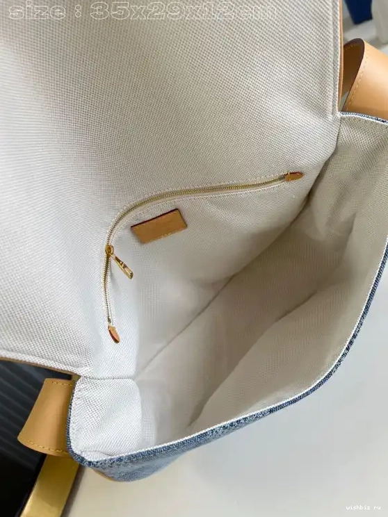 WIS Messenger MM LOUIS Montsouris VUITTON 0328